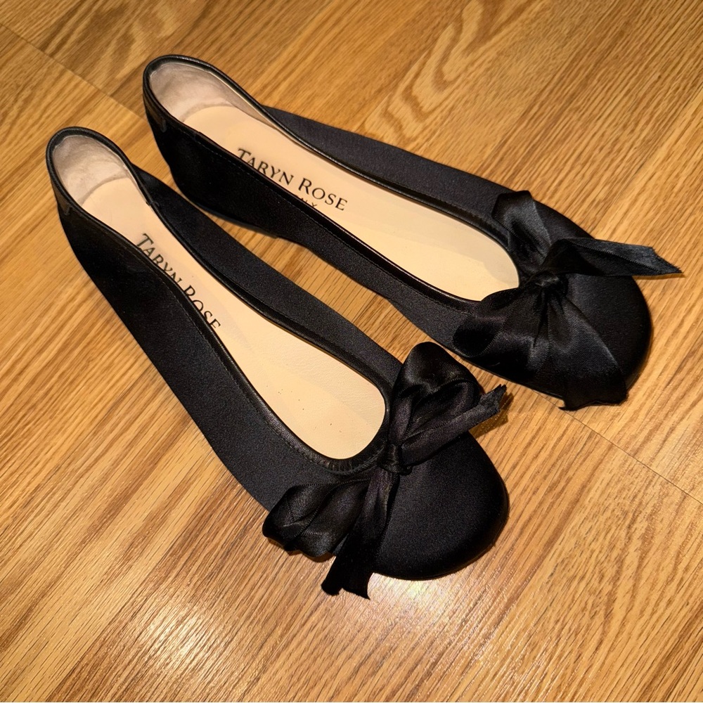 Taryn Rose Black Satin Bow Round Toe Ballet Flats sz‎ 37